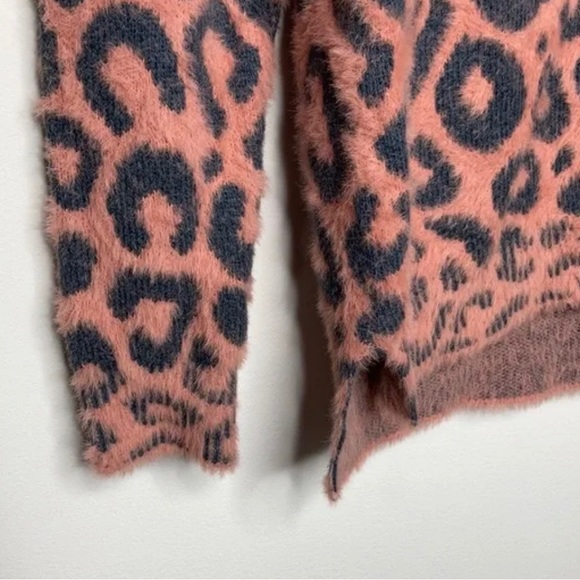 Ann Taylor leopard print so soft peach grey sweater S - Picture 4 of 8